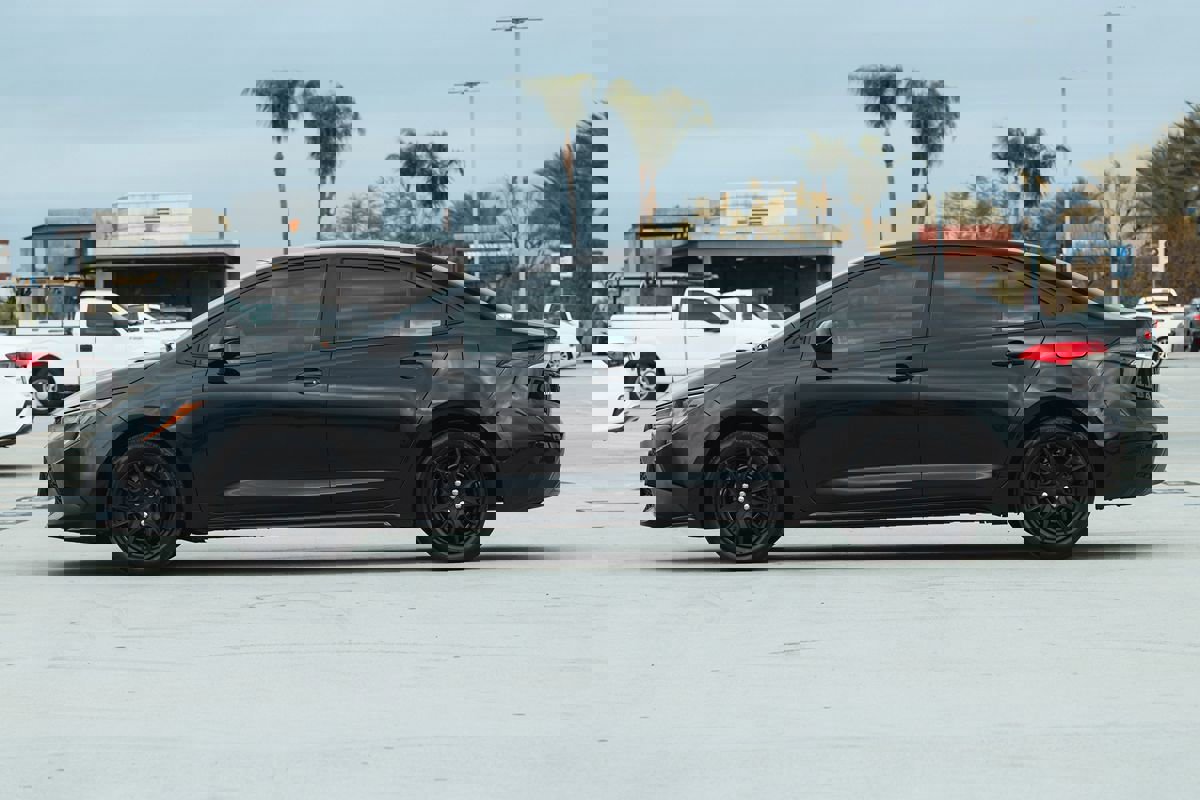 Used 2021 Toyota Corolla LE image 9