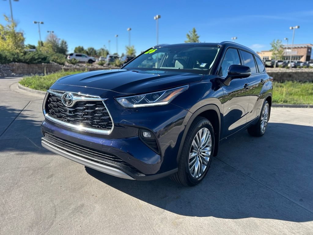 Used 2026 Toyota Highlander Limited AWD/4WD image 3