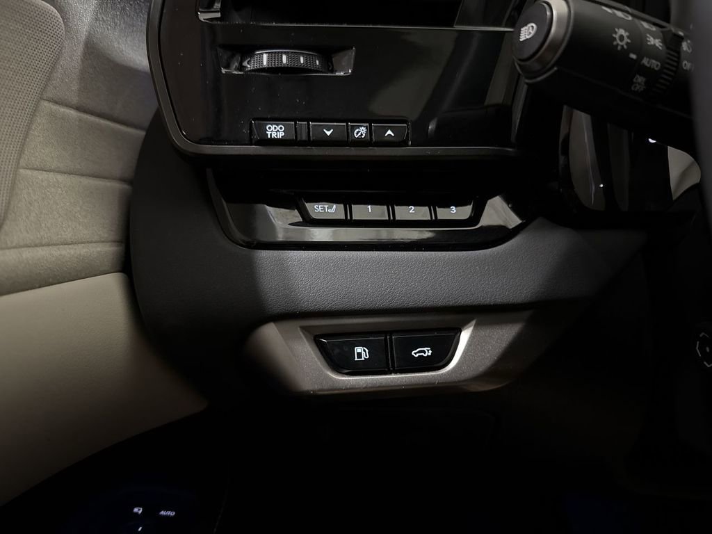 Used 2024 Lexus RX 350h image 19
