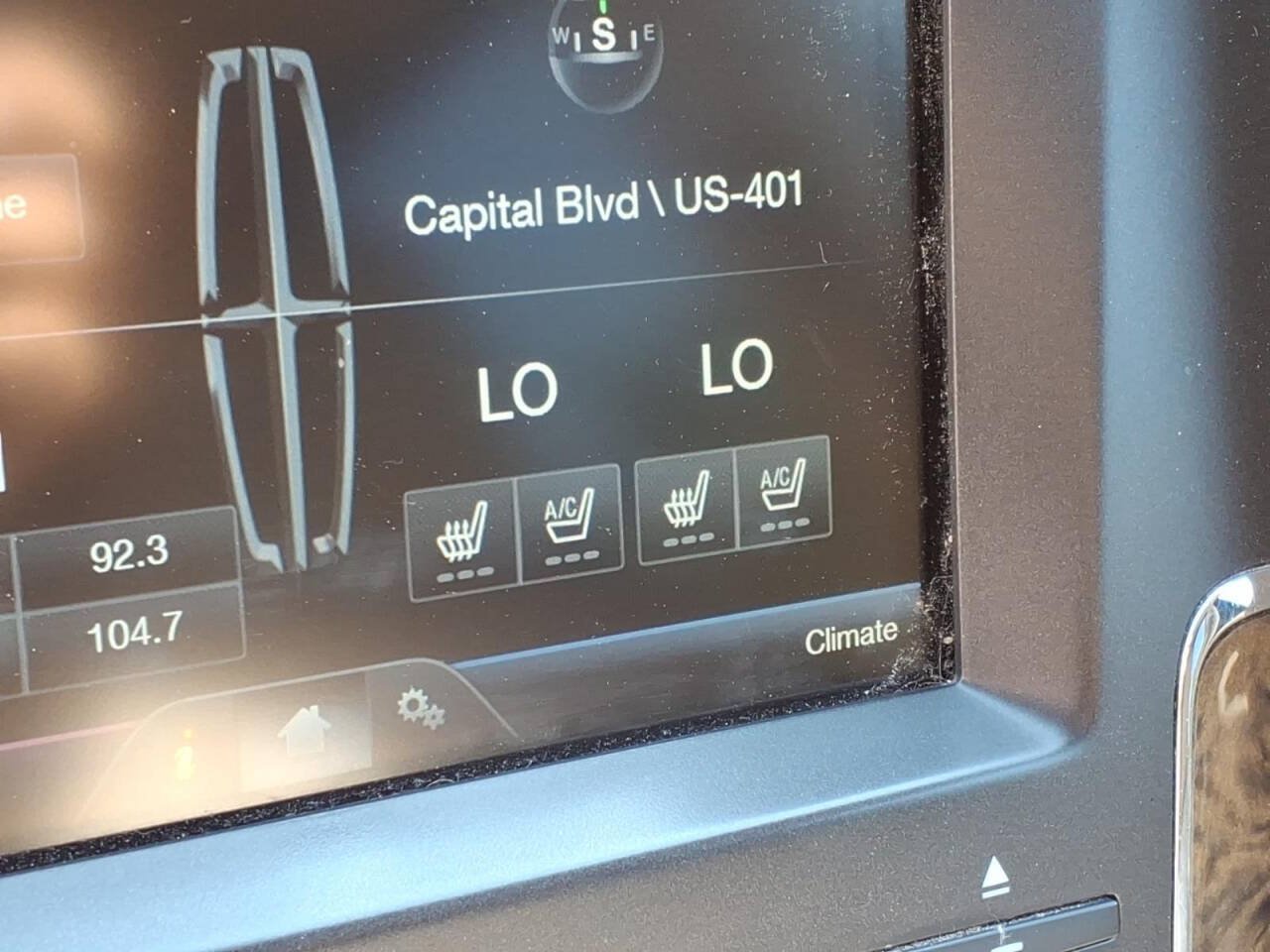 Used 2015 Lincoln Navigator 4WD image 25