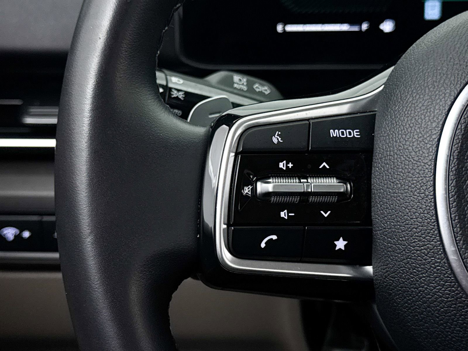 Certified 2025 Kia Carnival EX image 36