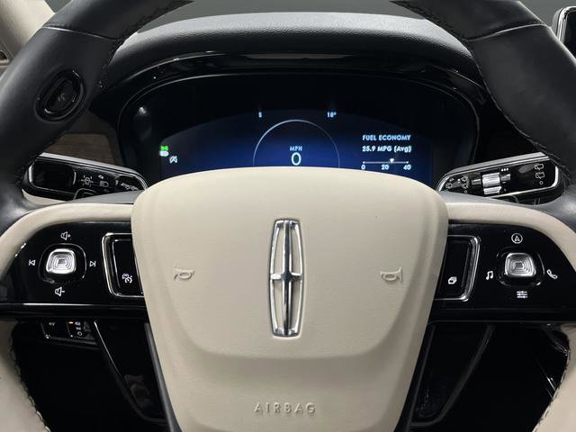 Used 2025 Lincoln Corsair Reserve w/ Towing Package image 16