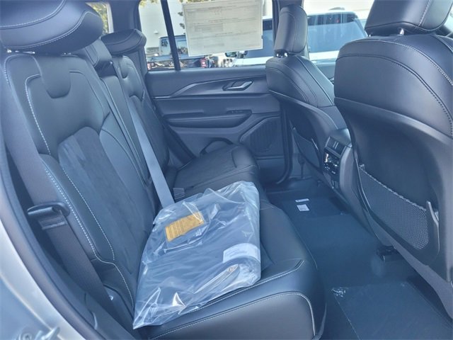 New 2025 Jeep Grand Cherokee Altitude image 15