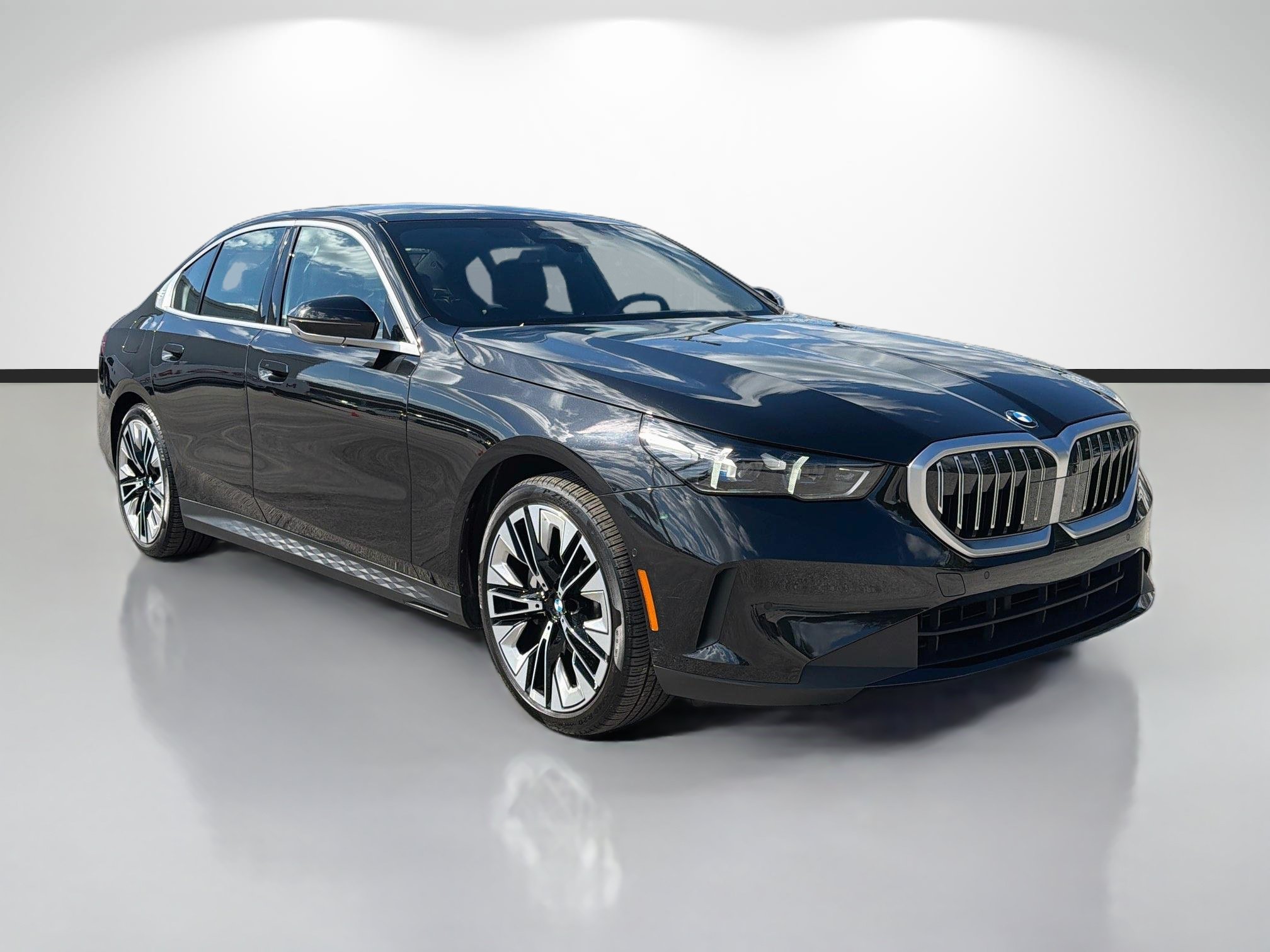 Used 2025 BMW 530i RWD image 1