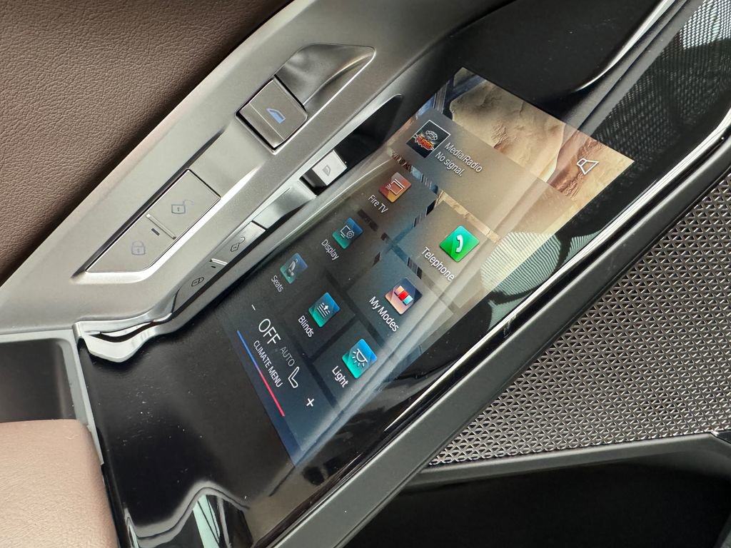 Certified 2025 BMW 760i xDrive w/ Luxury Rear Seating Package image 4