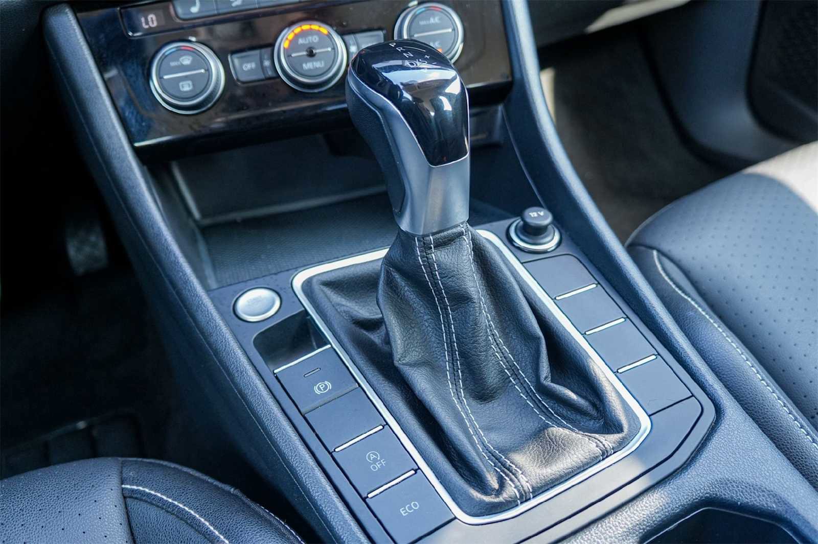 Used 2024 Volkswagen Jetta SE image 17