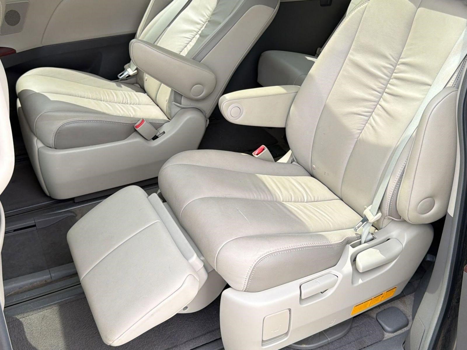 Used 2012 Toyota Sienna Limited w/ Premium Pkg image 21