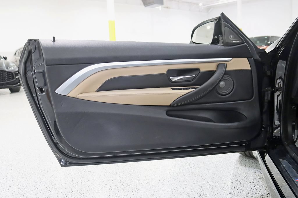 Used 2018 BMW M4 Convertible RWD image 34