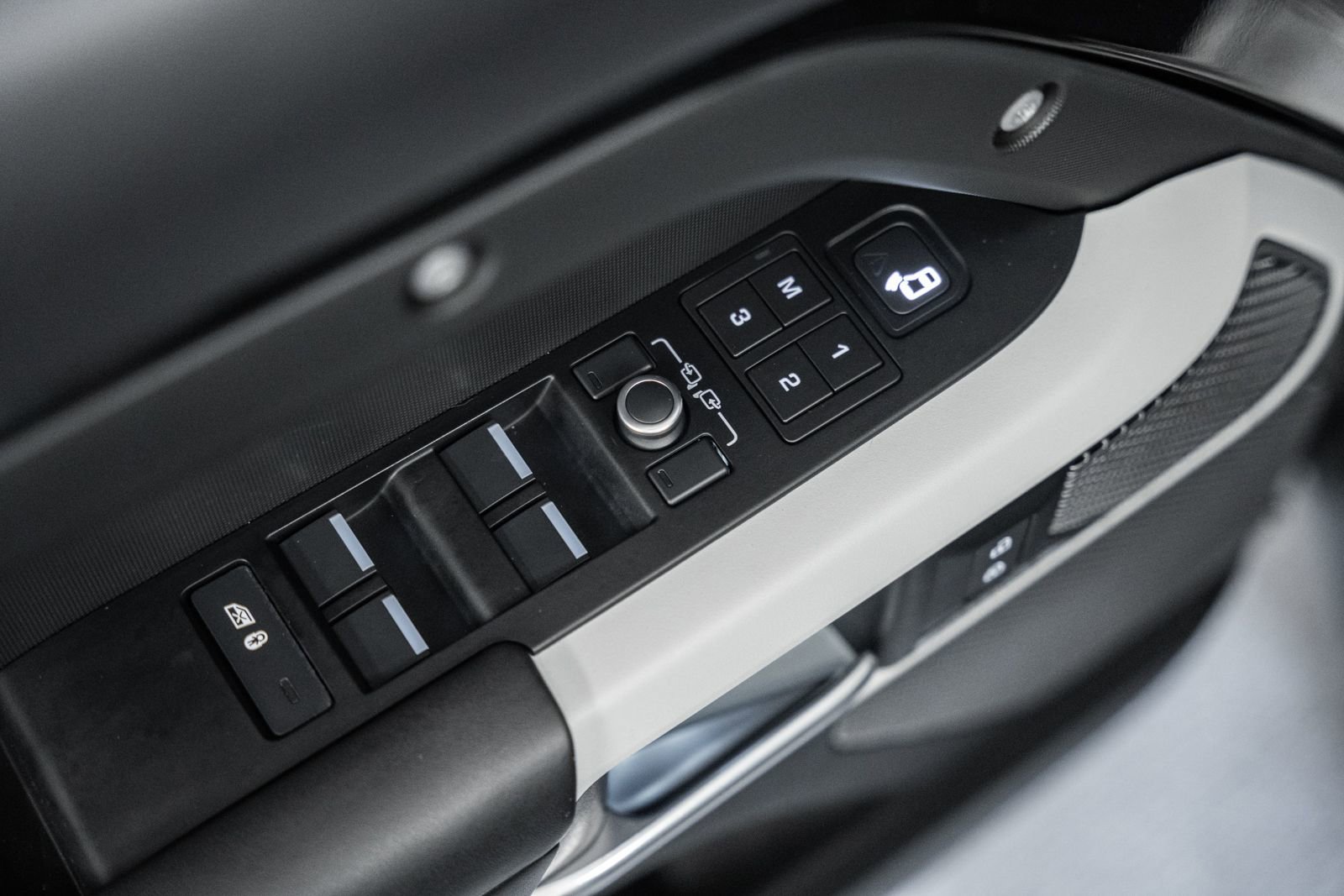 Used 2022 Land Rover Defender 110 X-Dynamic HSE AWD/4WD image 46