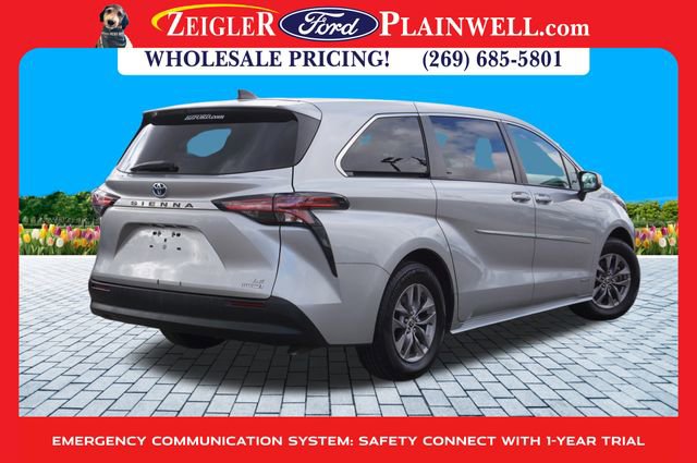 Used 2021 Toyota Sienna LE image 5