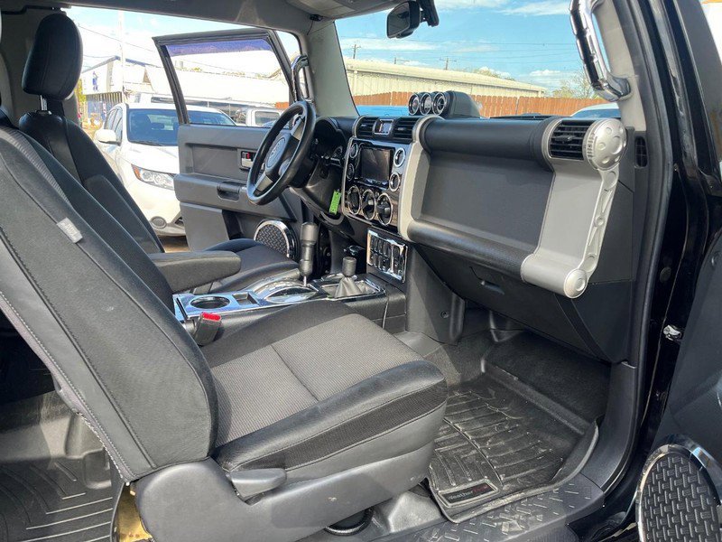 Used 2010 Toyota FJ Cruiser 4WD image 10