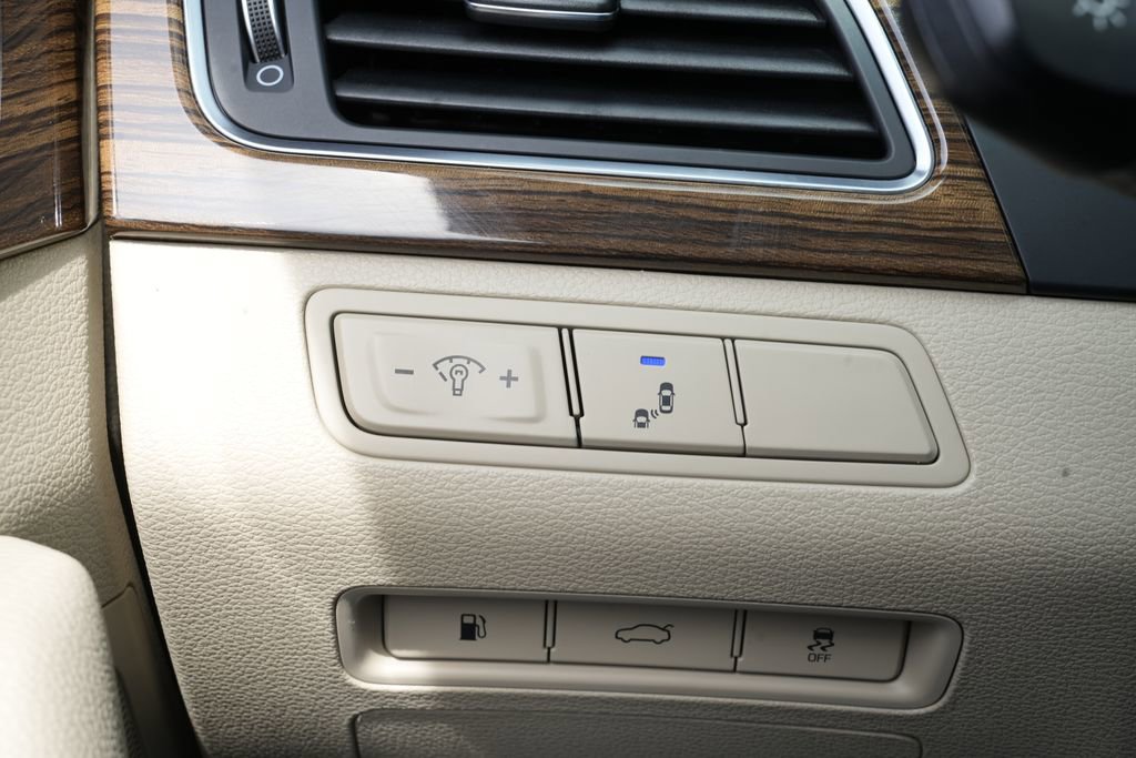 Used 2017 Hyundai Sonata Limited w/ Tech Package 03 image 52