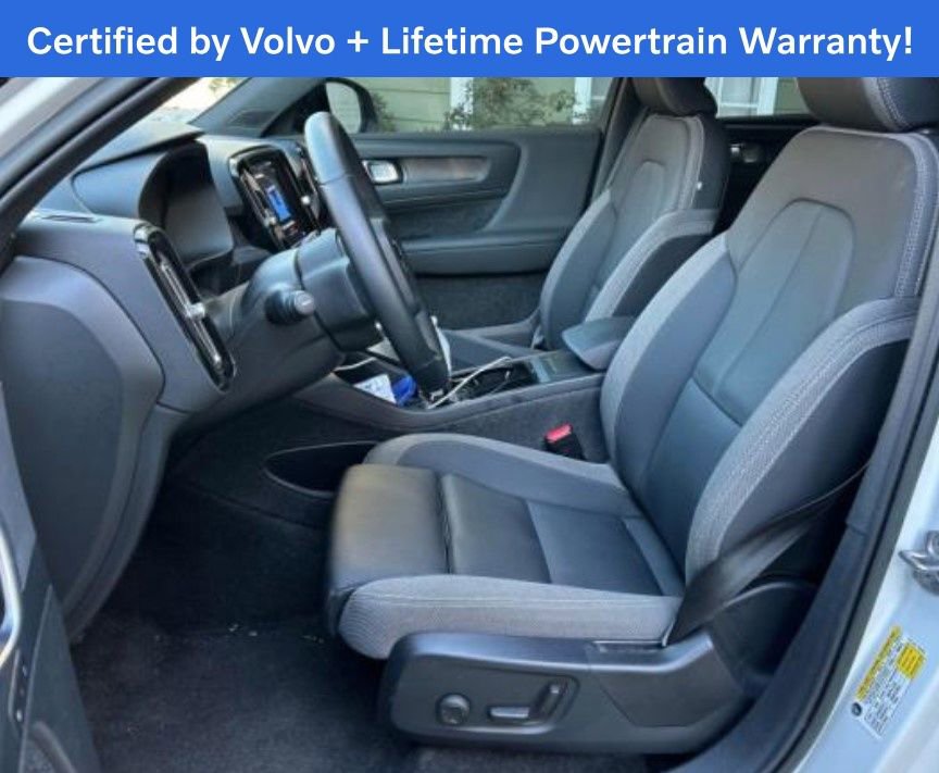 Certified 2023 Volvo XC40 Recharge Core image 2
