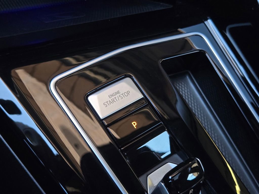 Used 2024 Volkswagen Golf R image 24