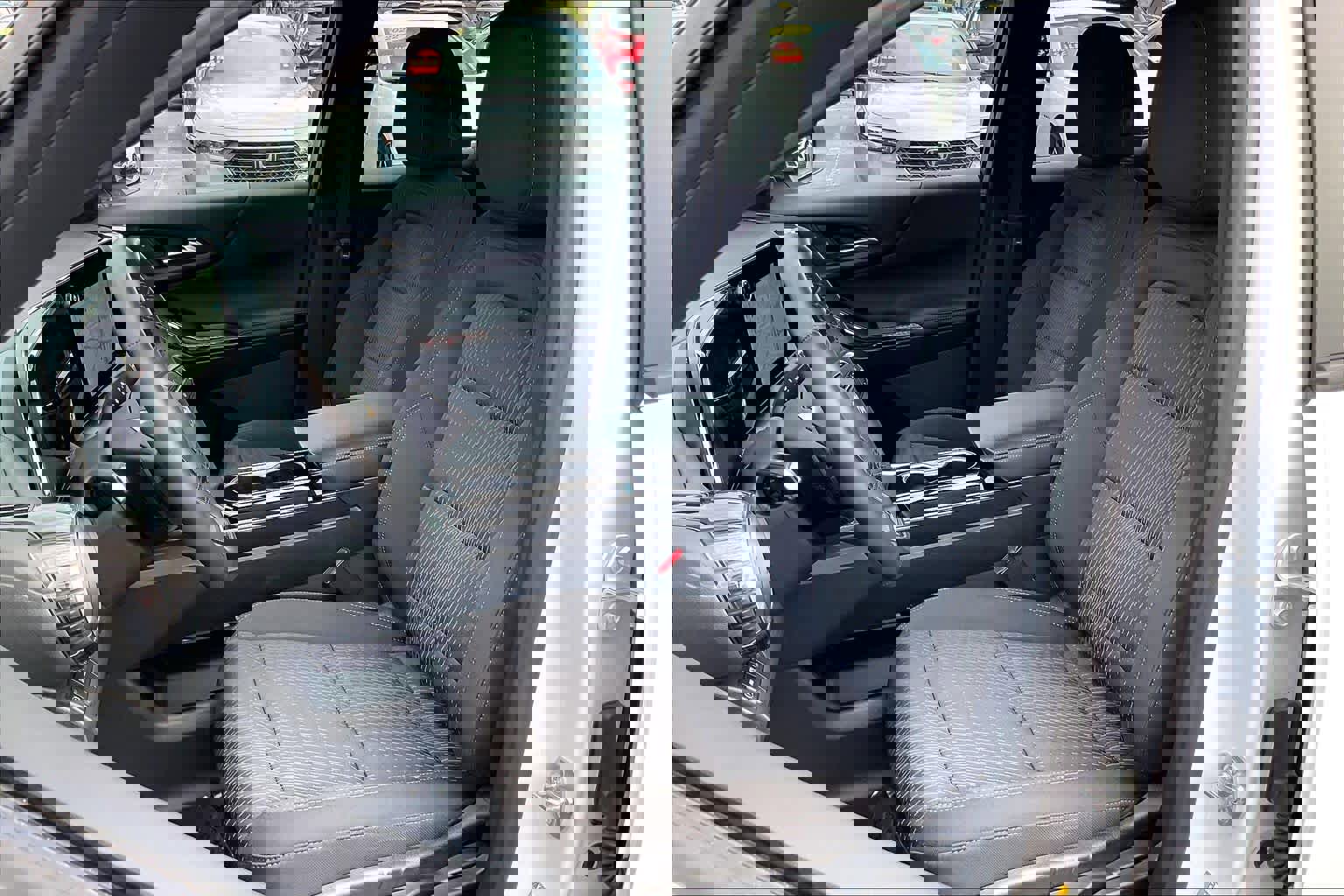 Used 2025 Chevrolet Equinox LT w/ Safety and Technology Package image 23