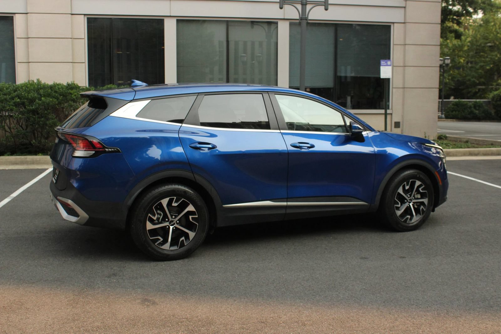 Used 2024 Kia Sportage EX FWD image 7