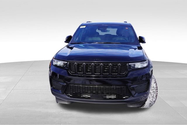 New 2025 Jeep Grand Cherokee Altitude image 8