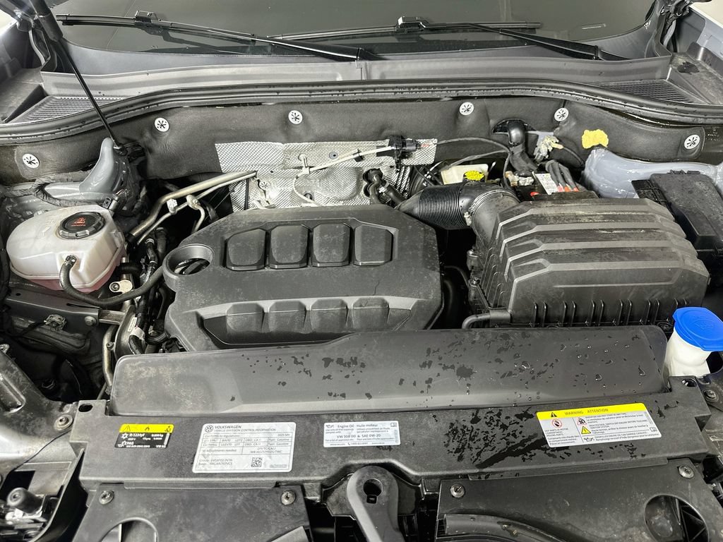 Used 2025 Volkswagen Atlas Peak Edition SE AWD/4WD image 9