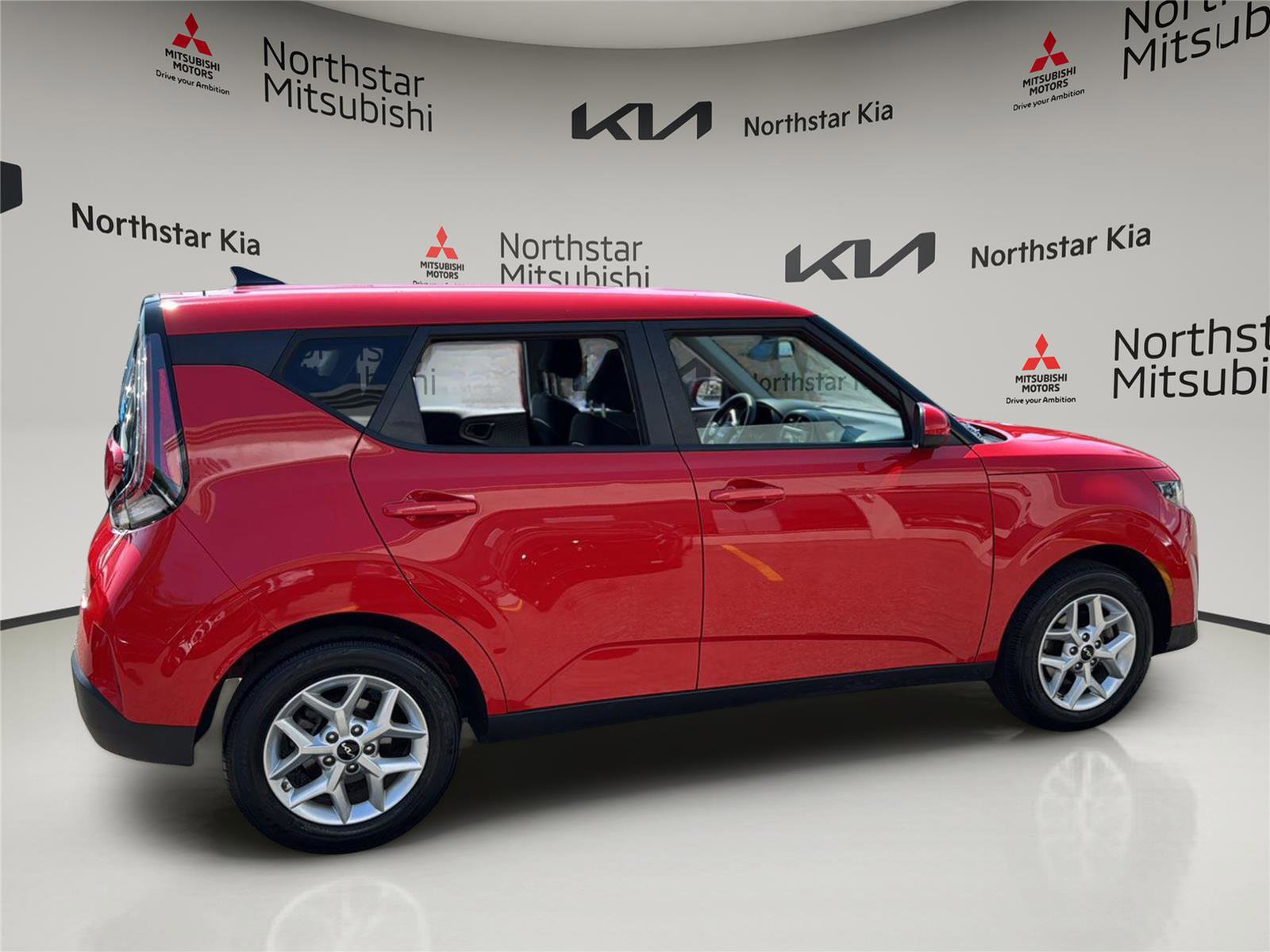 Used 2024 Kia Soul LX w/ Option Group 015 FWD image 9