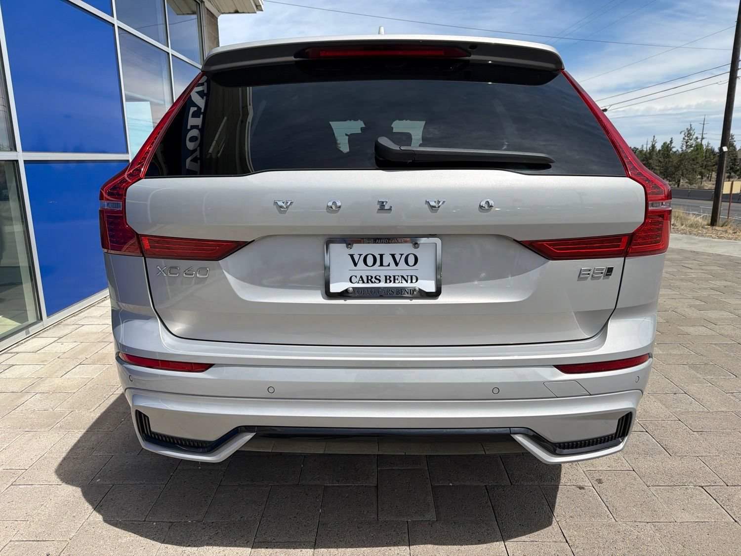Used 2025 Volvo XC60 B5 Plus AWD/4WD image 6