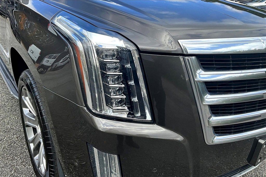 Used 2020 Cadillac Escalade Luxury image 28
