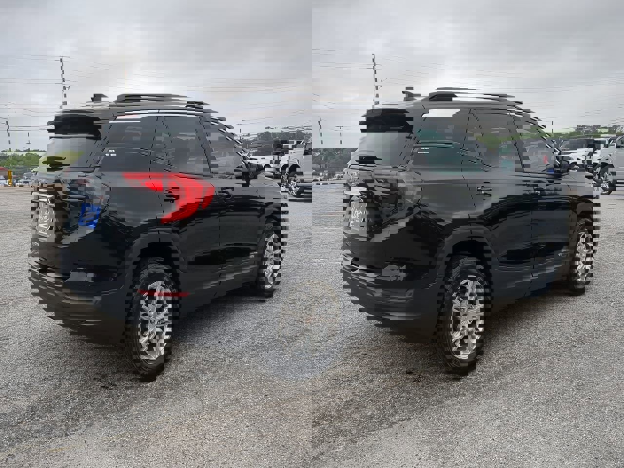 Used 2021 GMC Terrain SLE w/ Driver Convenience Package image 3