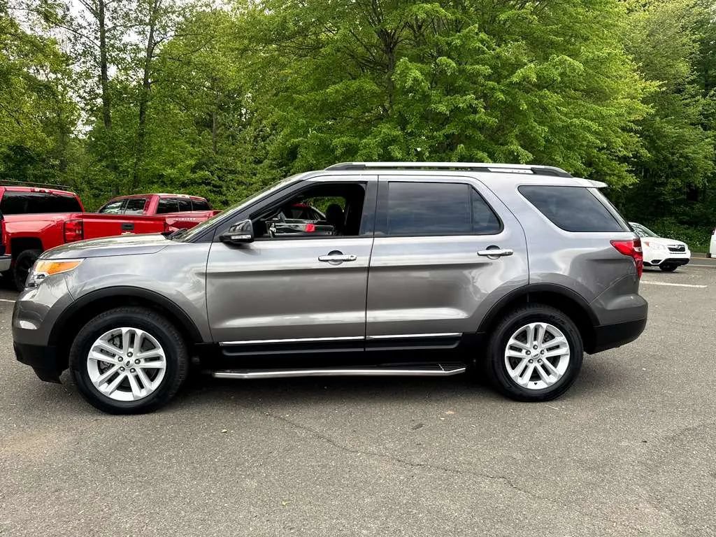 Used 2014 Ford Explorer XLT w/ Equipment Group 202A AWD/4WD image 4