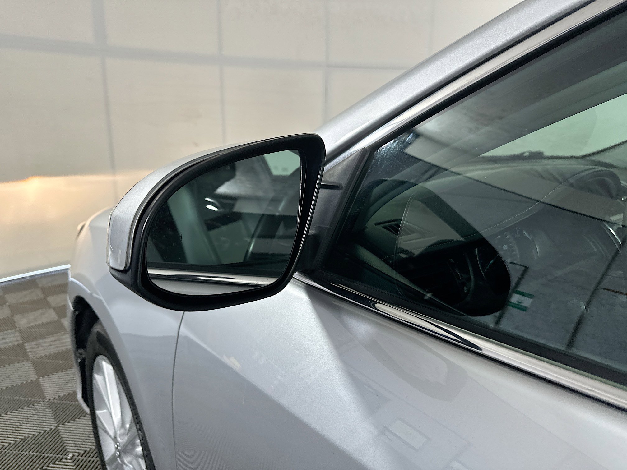 Used 2014 Toyota Camry XLE w/ Leather Package FWD image 10