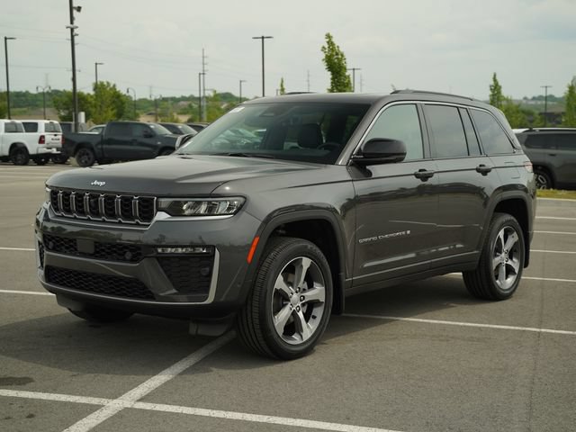 New 2026 Jeep Grand Cherokee Limited w/ Luxury Tech Group II AWD/4WD image 3
