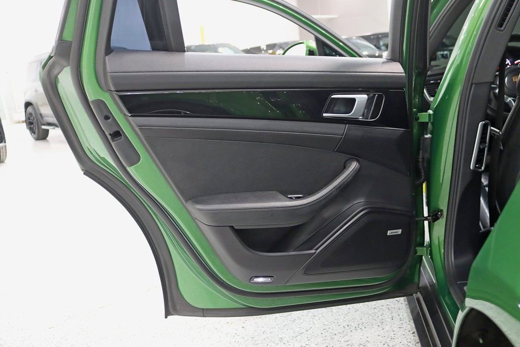 Used 2020 Porsche Panamera 4 image 32