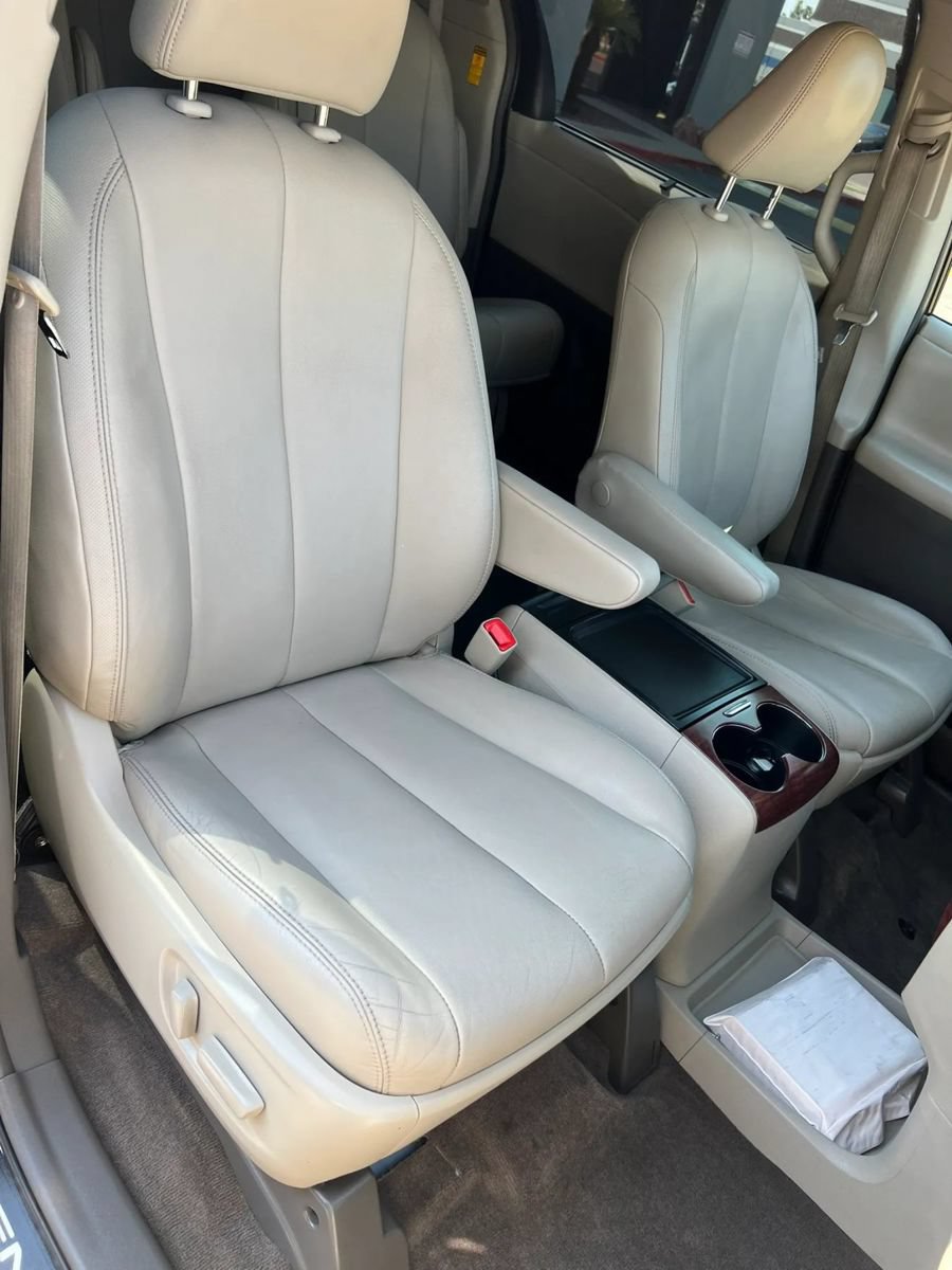 Used 2014 Toyota Sienna XLE FWD image 20