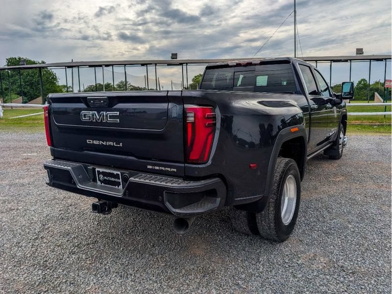 Used 2024 GMC Sierra 3500 Denali Ultimate AWD/4WD image 4