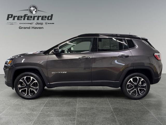 Used 2022 Jeep Compass Limited image 9