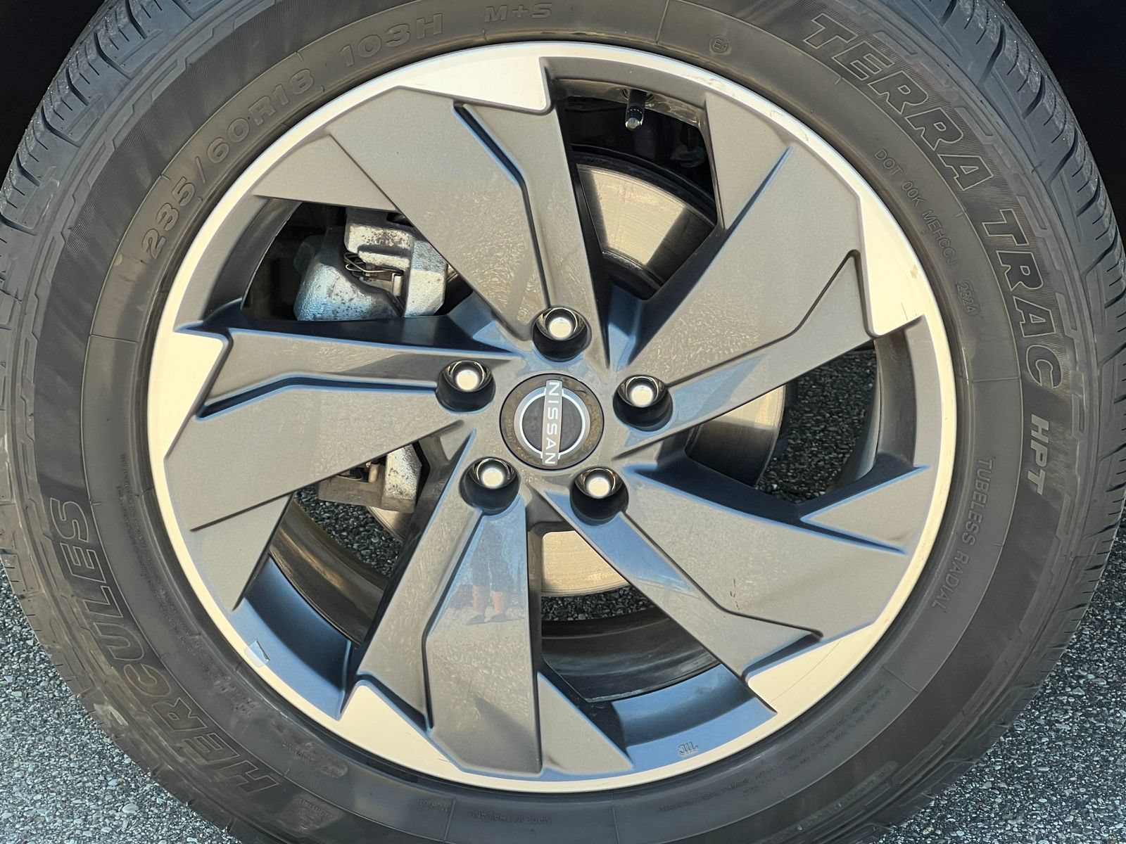 Used 2024 Nissan Rogue SV FWD image 6