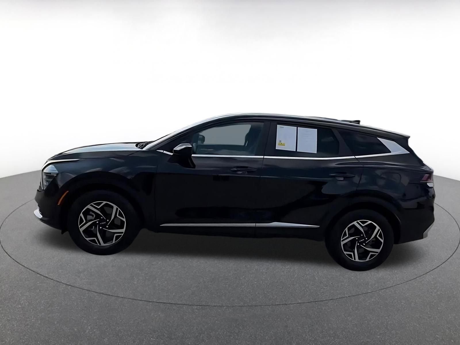 Used 2025 Kia Sportage LX image 9