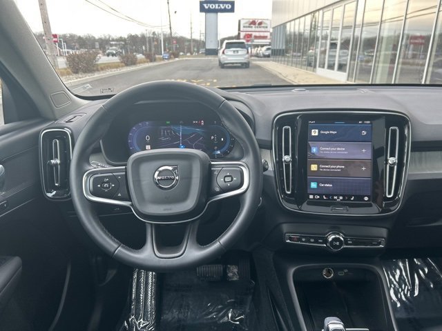 Certified 2025 Volvo XC40 B5 Plus image 18