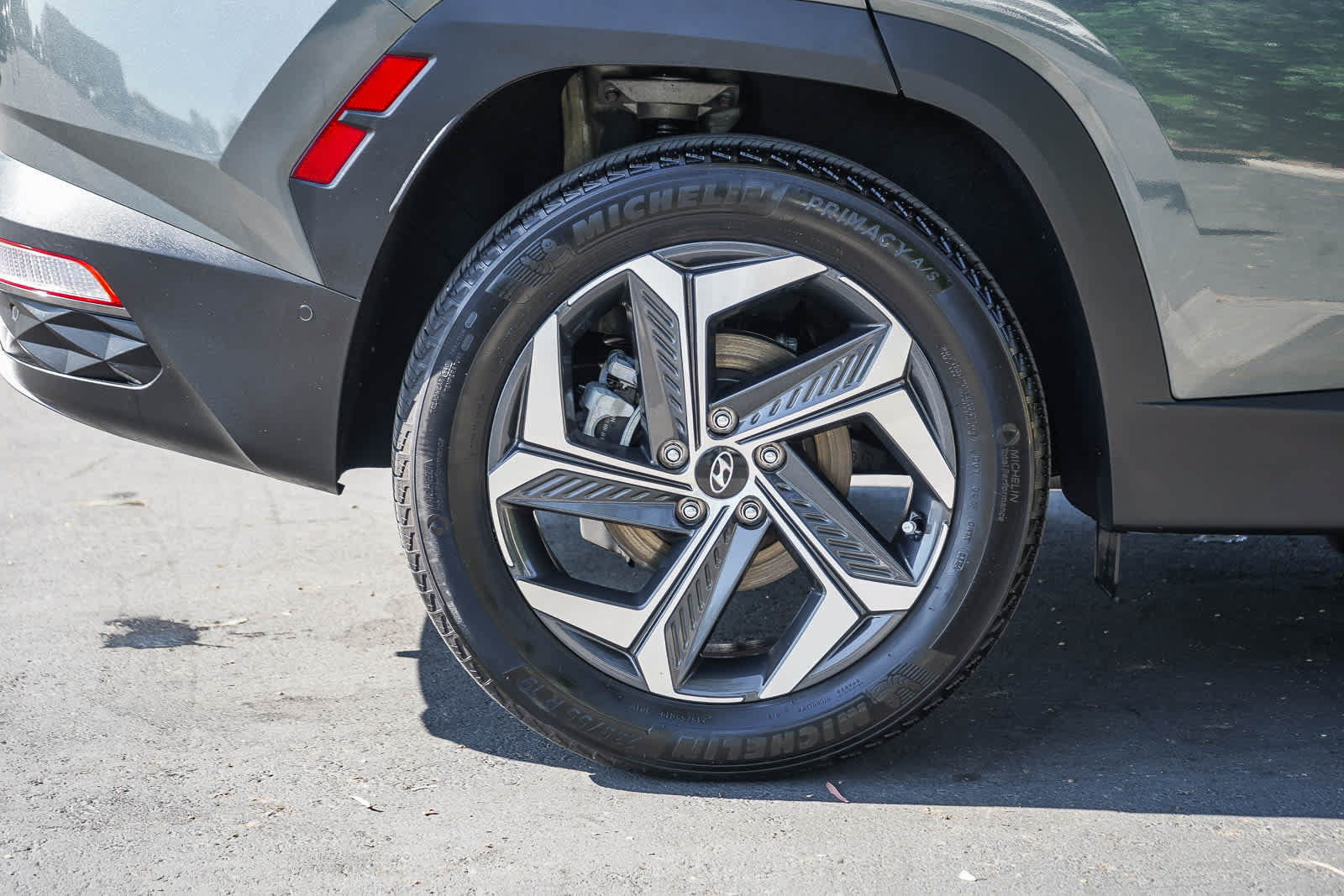 Certified 2024 Hyundai Tucson Limited AWD/4WD image 8