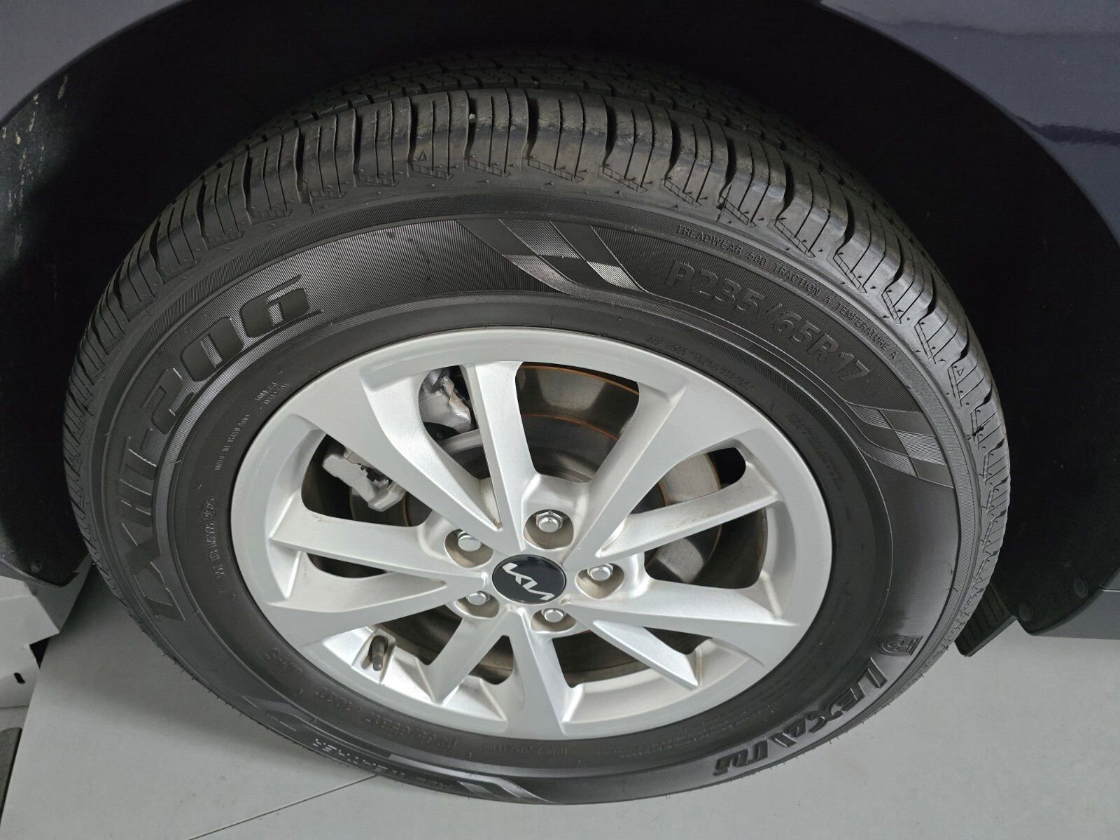 Used 2023 Kia Carnival LX image 11