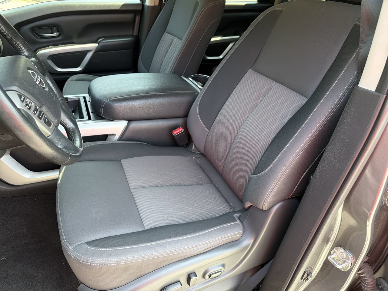 Used 2024 Nissan Titan SV w/ SV Convenience Package RWD image 18