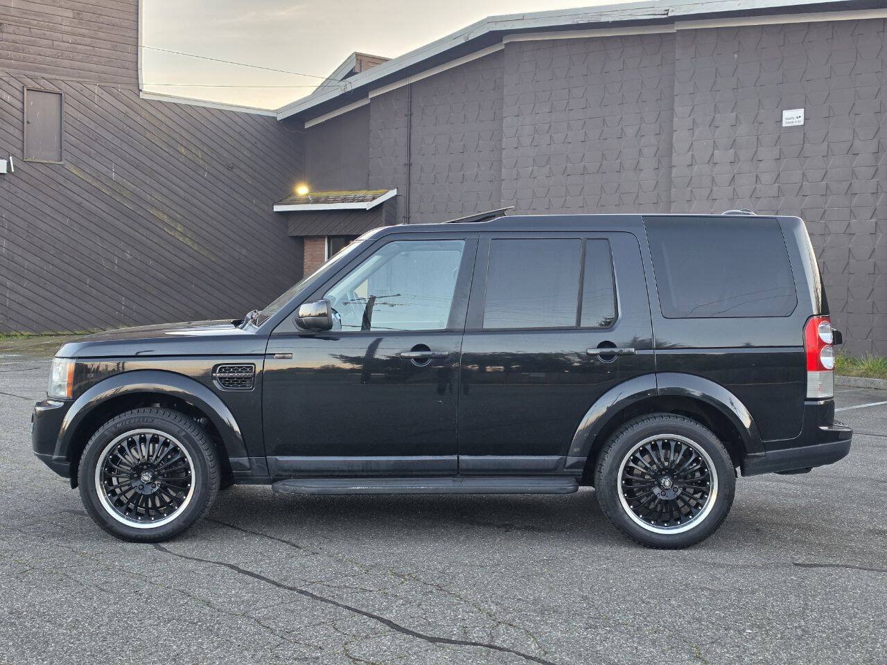 Used 2010 Land Rover LR4 HSE LUX AWD/4WD image 8