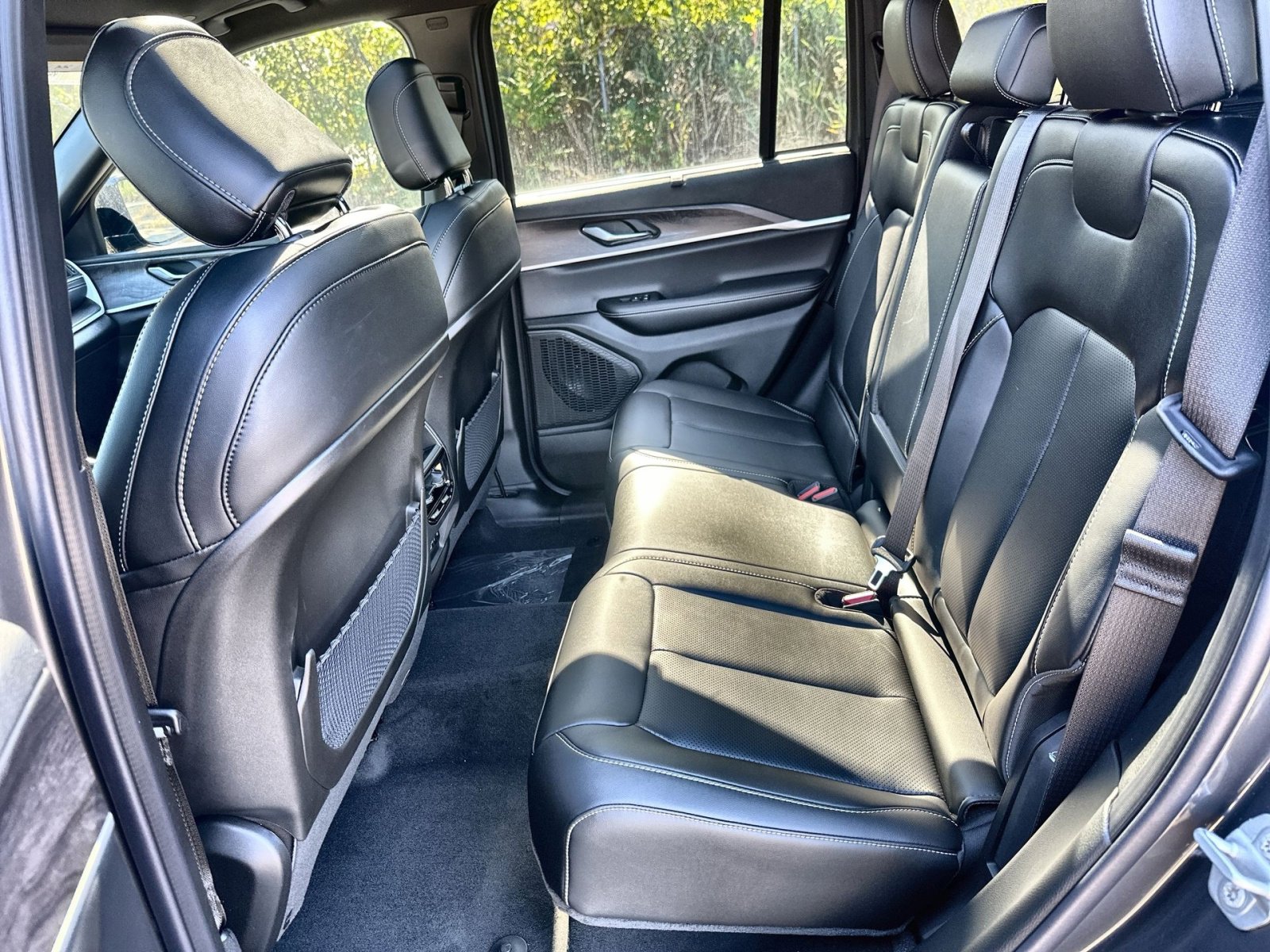 New 2025 Jeep Grand Cherokee Limited w/ Luxury Tech Group II image 24