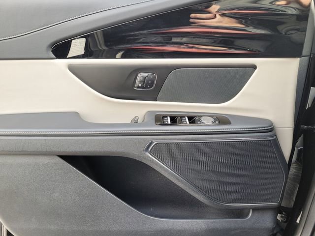 Certified 2024 Lincoln Nautilus Reserve image 24