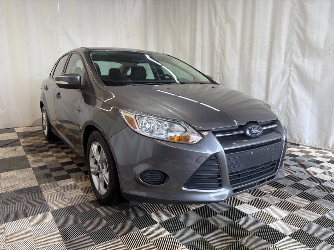 Used 2014 Ford Focus SE w/ SE Winter Package image 3