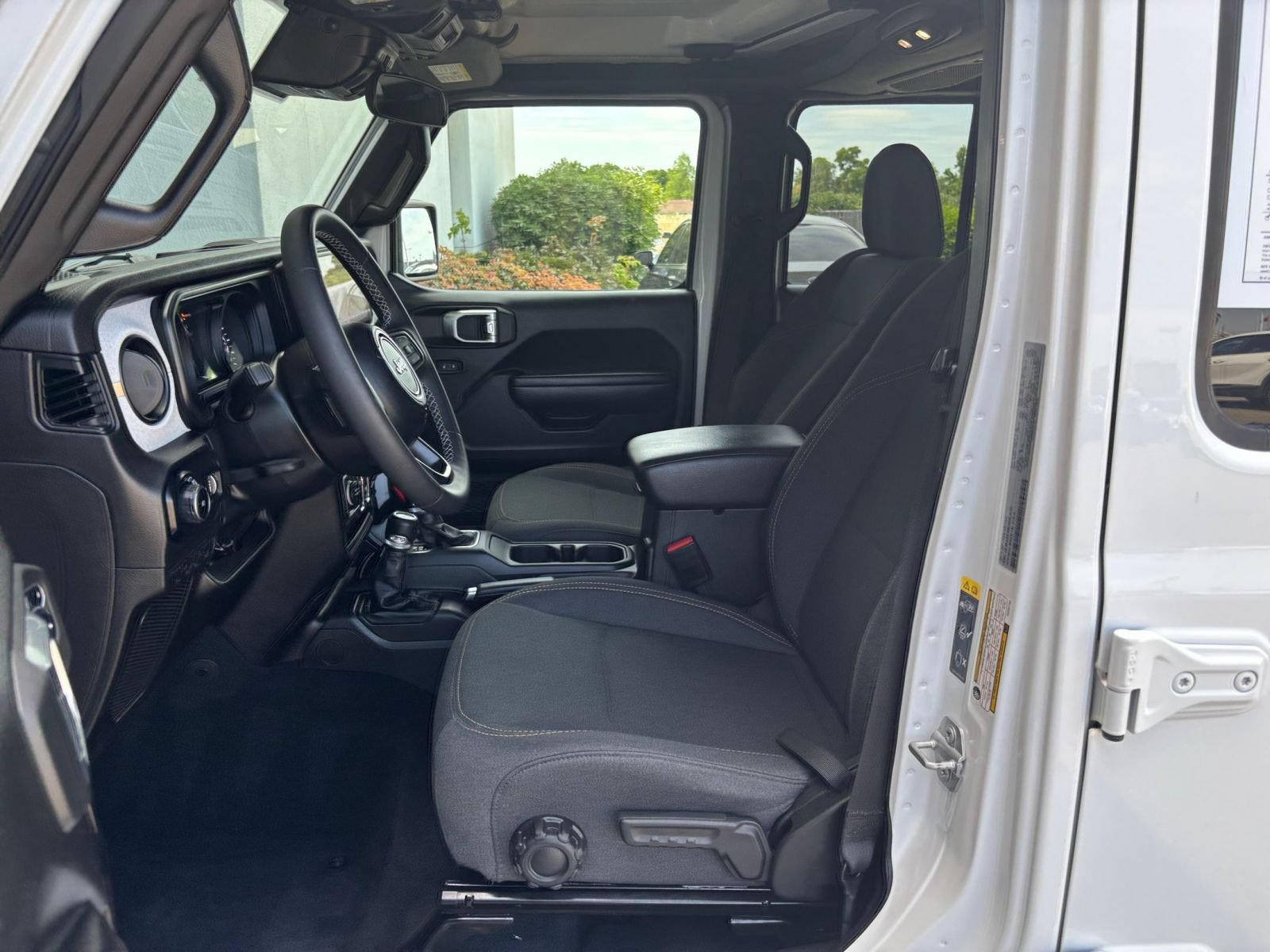 Used 2025 Jeep Wrangler Unlimited Sport AWD/4WD image 25