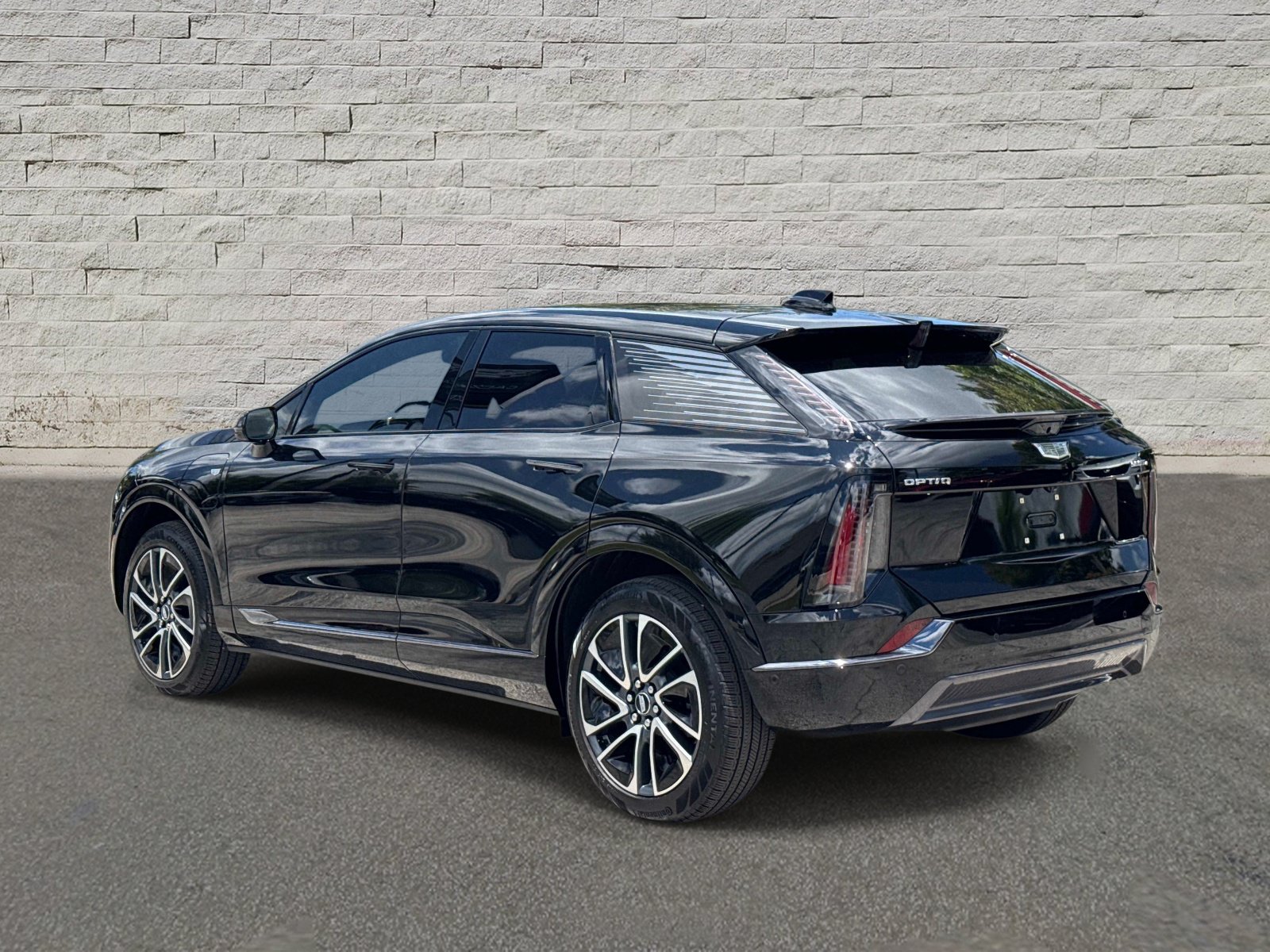 Certified 2025 Cadillac Optiq Sport 2 AWD/4WD image 3