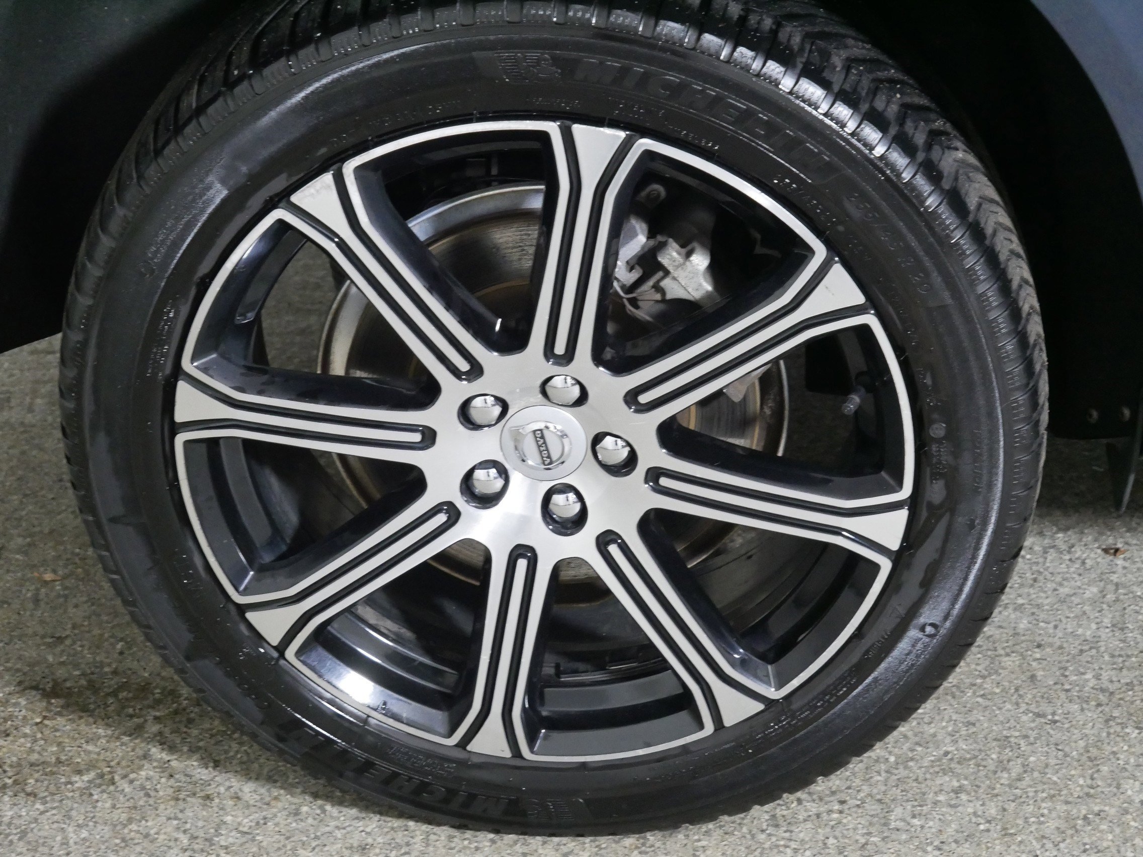 Used 2019 Volvo XC60 T8 Inscription w/ Advanced Package image 15