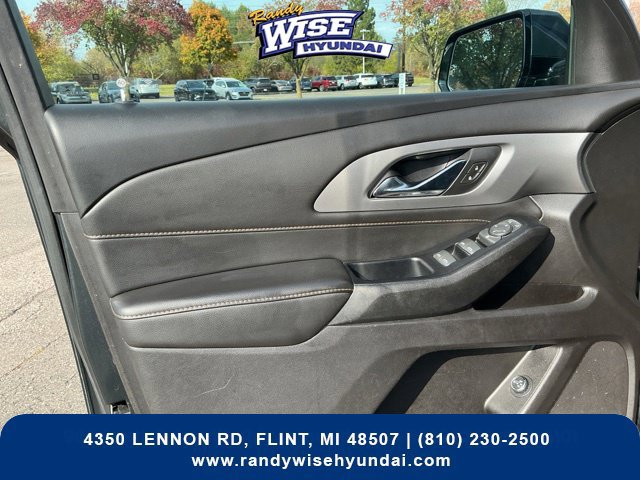Used 2019 Chevrolet Traverse LT FWD image 16