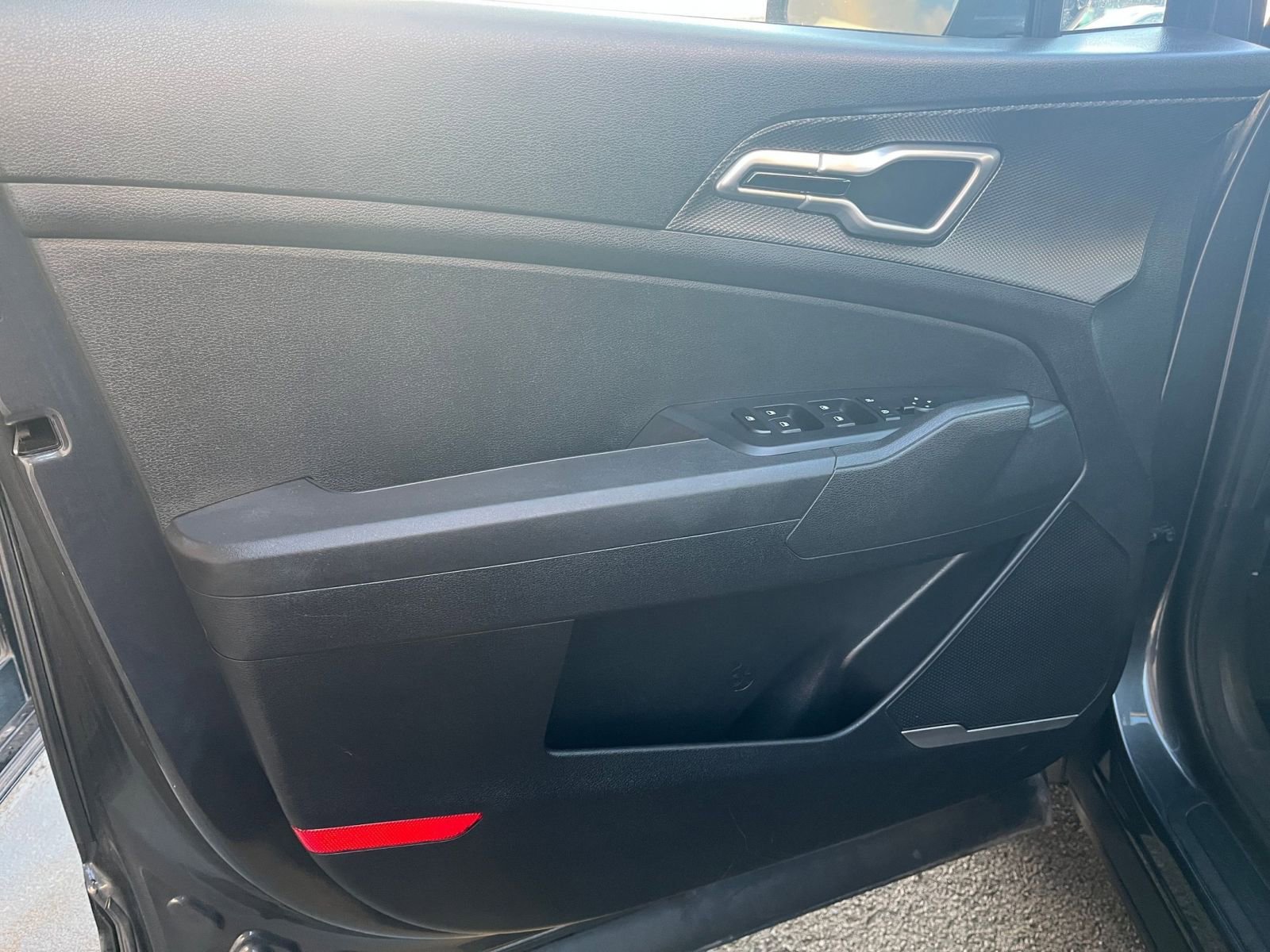 Used 2023 Kia Sportage LX image 18