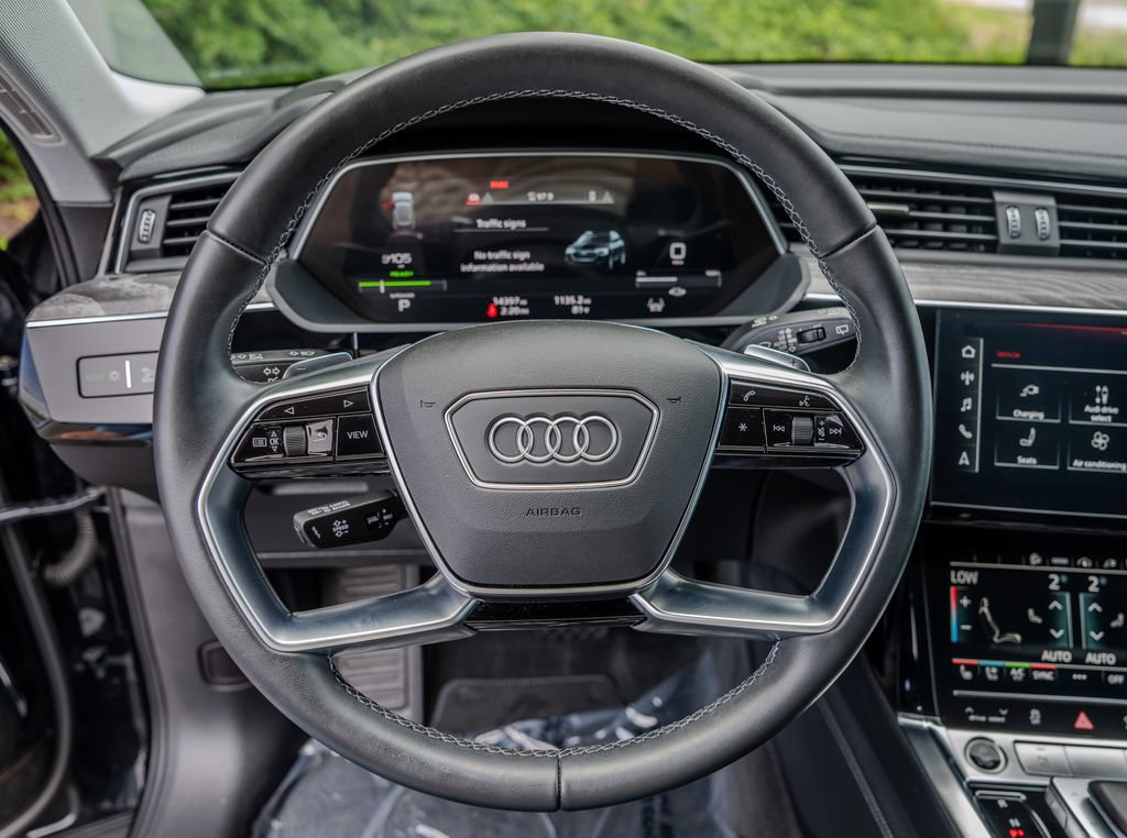 Used 2023 Audi e-tron Premium Plus AWD/4WD image 5