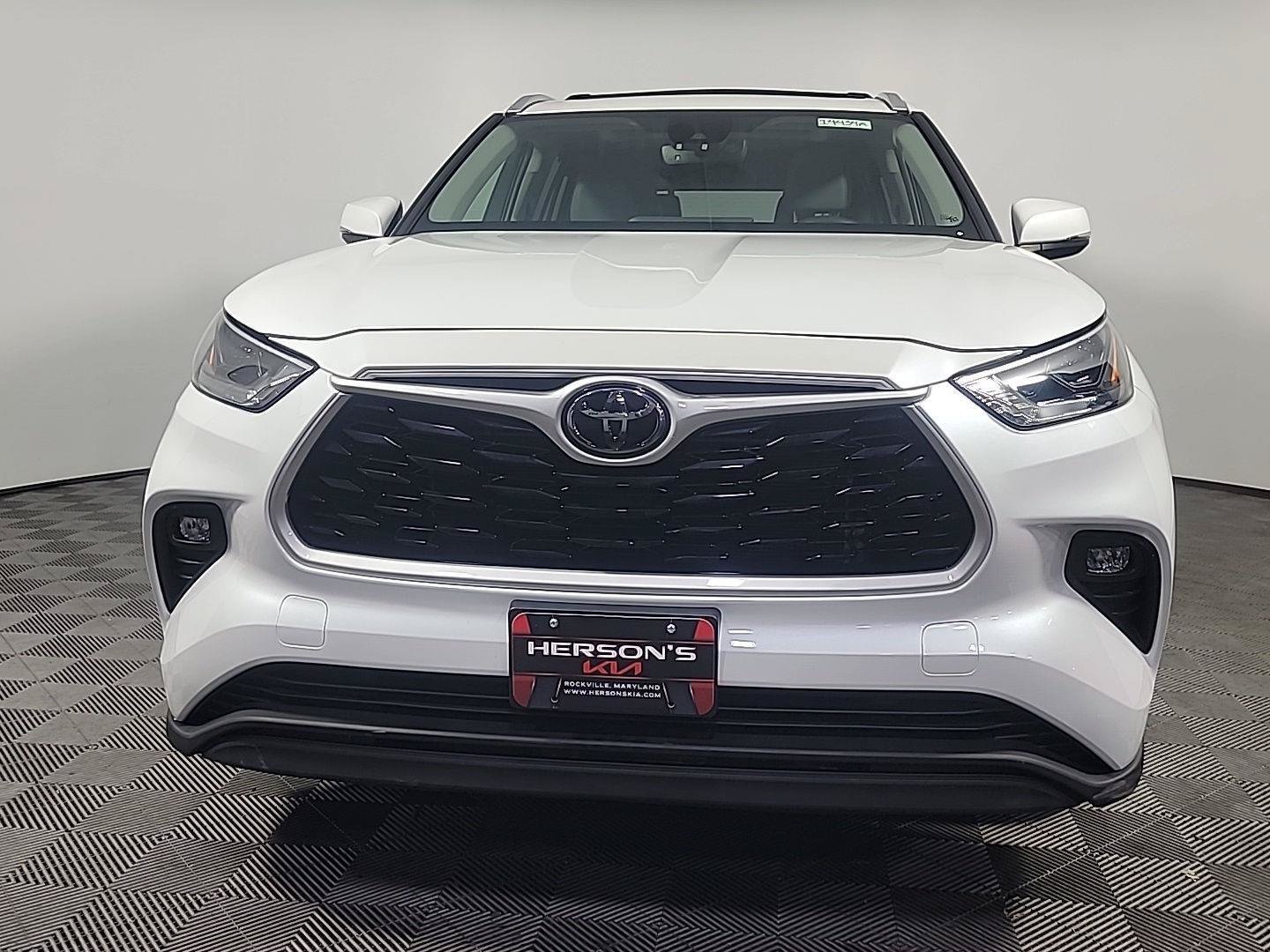 Used 2023 Toyota Highlander XLE AWD/4WD image 13